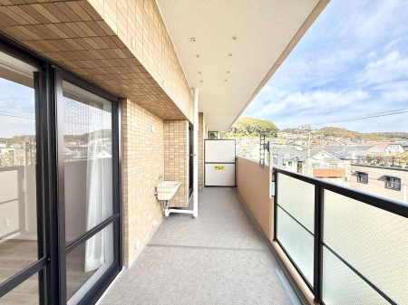 �o���R�j�[ ������ �G�߂̈ڂ낢����������J���I�ȋ�Ԃł�