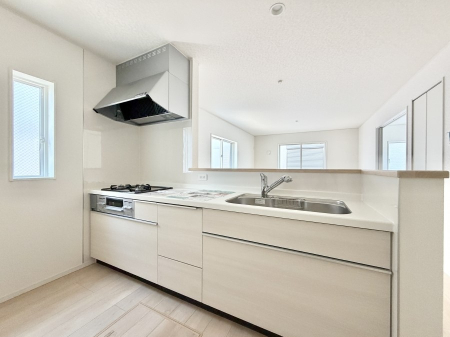 �L�b�`�� ����������������̂ŁA���邳�ƊJ���������Ղ�ȃL�b�`���I