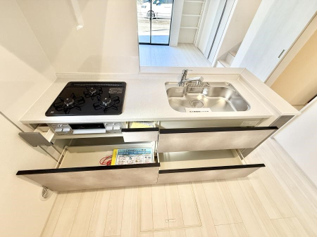 �L�b�`�� ���������y���݂ƐH�ׂ�K����͂���L�b�`��