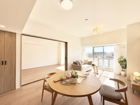 ���r���O ���������났�ƏΊ炪�W�܂�A�S���܂郊�r���O