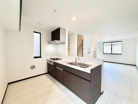 �L�b�`�� ����������������̂ŁA���邳�ƊJ���������Ղ�ȃL�b�`���I  