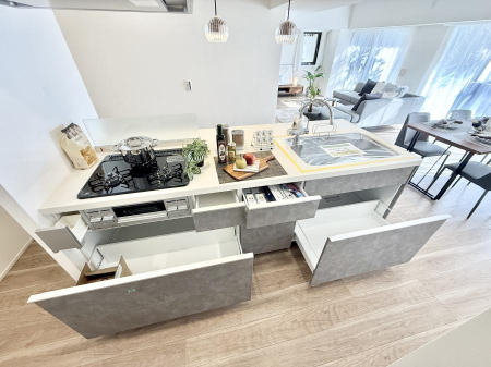 �L�b�`�� �������Ƒ��ƂȂ���A�R�~���j�P�[�V�����̏�