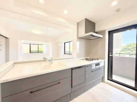 Lb` ƑƂȂAR~jP[V̏