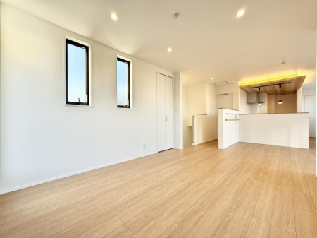 ���r���O �������������ꂽ�C���e���A���f����A�X�^�C���b�V���ȋ��