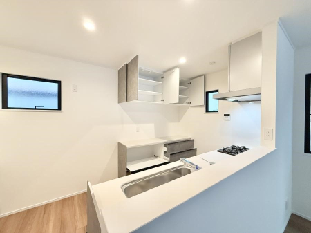 �L�b�`�� ����������������̂ŁA���邳�ƊJ���������Ղ�ȃL�b�`���I  