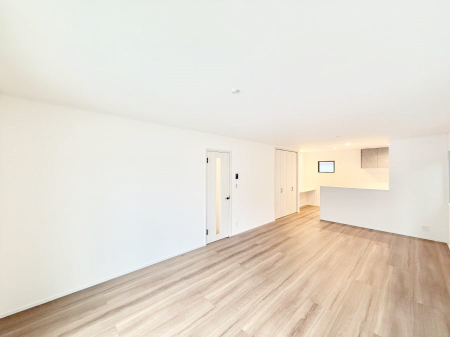 ���r���O �������Ƒ������R�ƏW�܂�A�y�������Ԃ��߂����郊�r���O