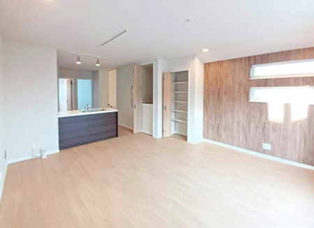 ���r���O ����