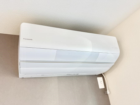 ���̑����� �ݔ����G�A�R�����t���Ă���̂ŉ��K�Ŋ������ł���