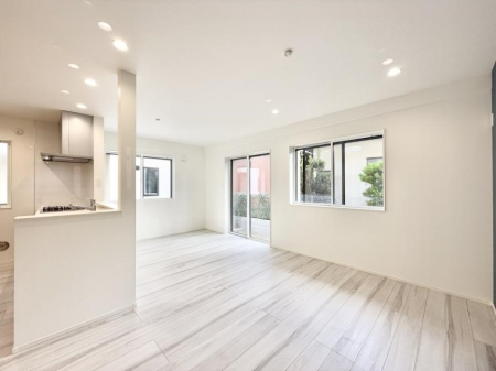 ���r���O ���������R�Ɖ�b�����܂��A�S�n�悢�ЂƂƂ�