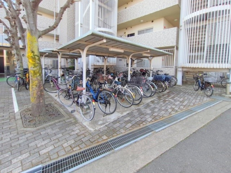 ���̑� �O�ρ����]�Ԃ��g�����Ƒ��ɂ����S�̒��փX�y�[�X��~�n���ɂ��p��