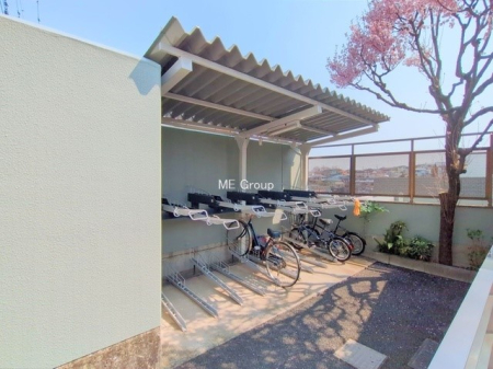 ���̑� �O�ρ����]�Ԃ��g�����Ƒ��ɂ����S�̒��փX�y�[�X��~�n���ɂ��p��