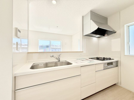 �L�b�`�� ����������̂ŁA���邳�ƊJ���������Ղ�ȃL�b�`���I  