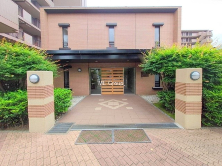 �G���g�����X �O�ρ��Ǘ��̍s���͂����G���g�����X�ň��S���ĕ�点����ł�