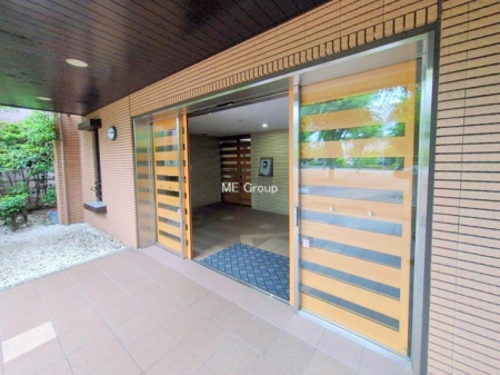 �G���g�����X �O�ρ��Ǘ��̍s���͂����G���g�����X�ň��S���ĕ�点����ł�