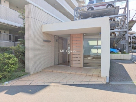 �G���g�����X �O�ρ��Ǘ��̍s���͂����G���g�����X�ň��S���ĕ�点����ł�