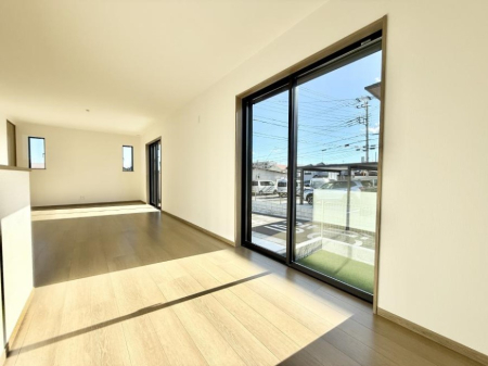 ���r���O �������Ƒ������R�ƏW�܂�A�y�������Ԃ��߂����郊�r���O