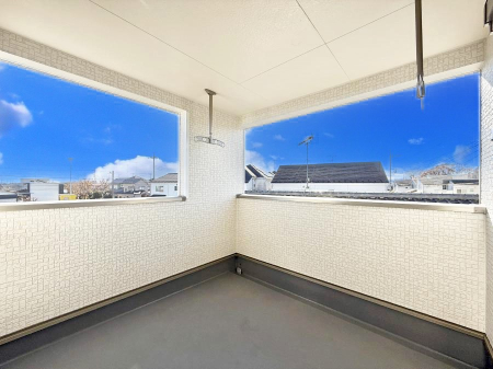 �o���R�j�[ ������ �G�߂̈ڂ낢����������J���I�ȋ�Ԃł�