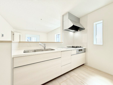 �L�b�`�� ����������̂ŁA���邳�ƊJ���������Ղ�ȃL�b�`���I  