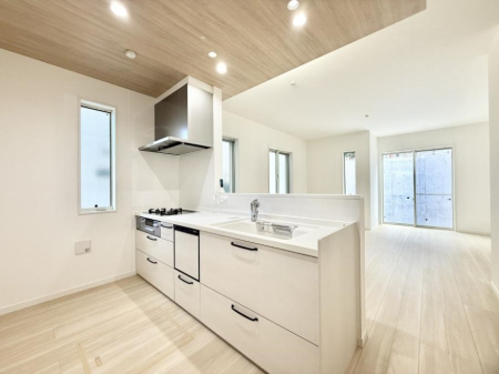 �L�b�`�� ����������������̂ŁA���邳�ƊJ���������Ղ�ȃL�b�`���I  