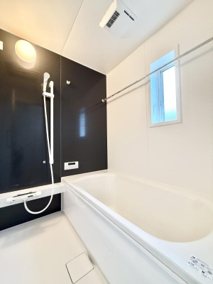 ���� �����������������F�����̕ǖʁA������芰����o�X���[��