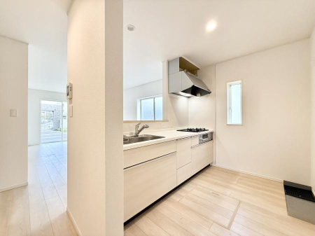 �L�b�`�� ����������������̂ŁA���邳�ƊJ���������Ղ�ȃL�b�`���I  