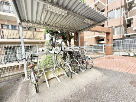 ���̑� �O�ρ��~�n���ɒ��֏���������Ă���A���]�Ԃ̗��p���X���[�Y�ł�