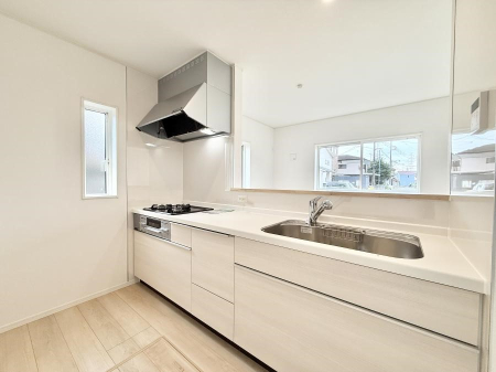 �L�b�`�� ����������������̂ŁA���邳�ƊJ���������Ղ�ȃL�b�`���I  