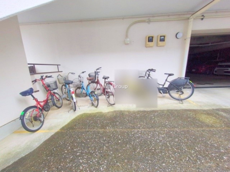 ���̑� �O�ρ����]�Ԃ��g�����Ƒ��ɂ����S�̒��փX�y�[�X��~�n���ɂ��p��