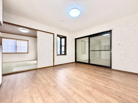 ���r���O ���������S�n�̂����A���z�̃��r���O