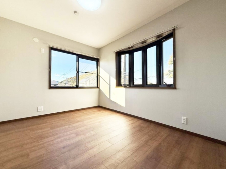 �Q�� ���������̔z�u��ʋC���̗ǂ��݌v�ŕ����̋�C�������炸�A��ɐV�N�ȋ�C������܂�