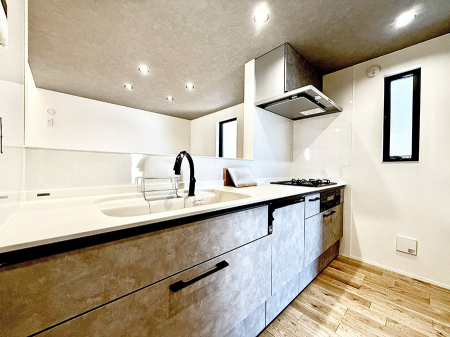 �L�b�`�� �������Ƒ��ƂȂ���A�R�~���j�P�[�V�����̏�