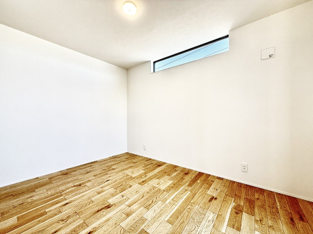 �Q�� �������V���v���ȋ�ԂŁA���[�t���x�b�h��f�X�N�ȂǁA���@�\�ȉƋ�����p���₷���ł�