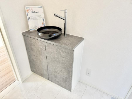 ���ʑ�E���ʏ� �������������ȃZ�J���h�{�E��