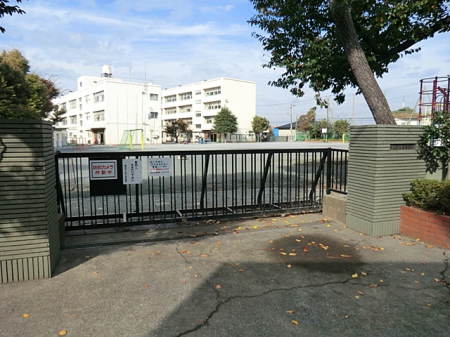 ���ӊ� ���w�Z 300m ���l�s�������w�Z