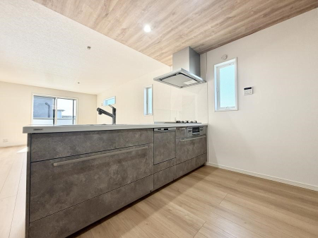 �L�b�`�� ��b���[�܂�ΖʃL�b�`���I�Ƒ��Ƃ̉�b���͂��݂܂�  