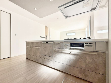 �L�b�`�� ��b���[�܂�ΖʃL�b�`���I�Ƒ��Ƃ̉�b���͂��݂܂�  