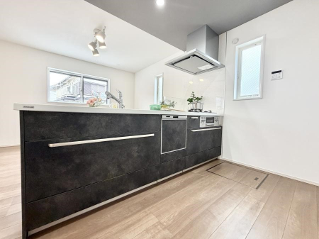 �L�b�`�� ��b���[�܂�ΖʃL�b�`���I�Ƒ��Ƃ̉�b���͂��݂܂�  