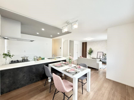 ���r���O ���̊Ԃɂ��Ƒ����W�܂����Ⴄ����ȃ��r���O�����ł����