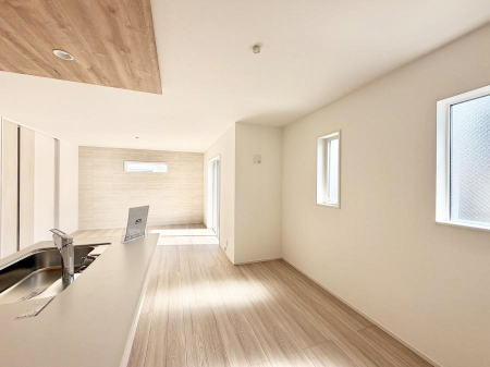 ���r���O �C���e���A���l����̂��y���݂ȍL�����r���O�ł��I  