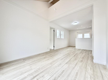 ���̑����� 2�K���r���O�͒ʍs�l����̖ڐ����C�ɂȂ炸�A�z������悵  