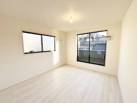 �Q�� 2�ʍ̌��Ŗ��邢�����I  