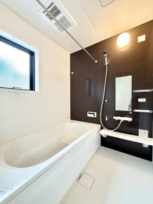 ���� �����������������F�����̕ǖʁA������芰����o�X���[��