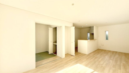 ���r���O ���������S�n�̂����A���z�̃��r���O