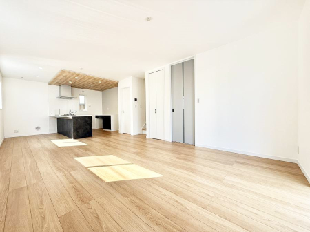 ���r���O ����