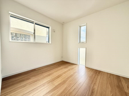 �Q�� ����