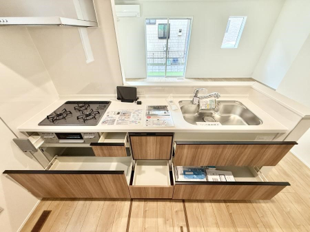 �L�b�`�� �����������������Ԃ����܂��A�Ί炠�ӂ��L�b�`��