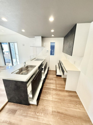 �L�b�`�� �������Ƒ����J��[�߂�A������̂���L�b�`��