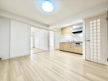 ���r���O ����