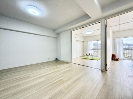 ���r���O ����