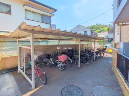 ���̑� �O�ρ����]�Ԃ��g�����Ƒ��ɂ����S�̒��փX�y�[�X��~�n���ɂ��p��